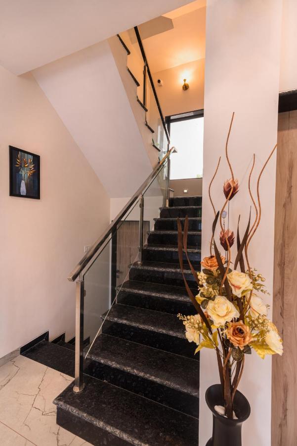 Saffronstays Aster, Plunge Pool Villa With Garden, ロナバラ エクステリア 写真
